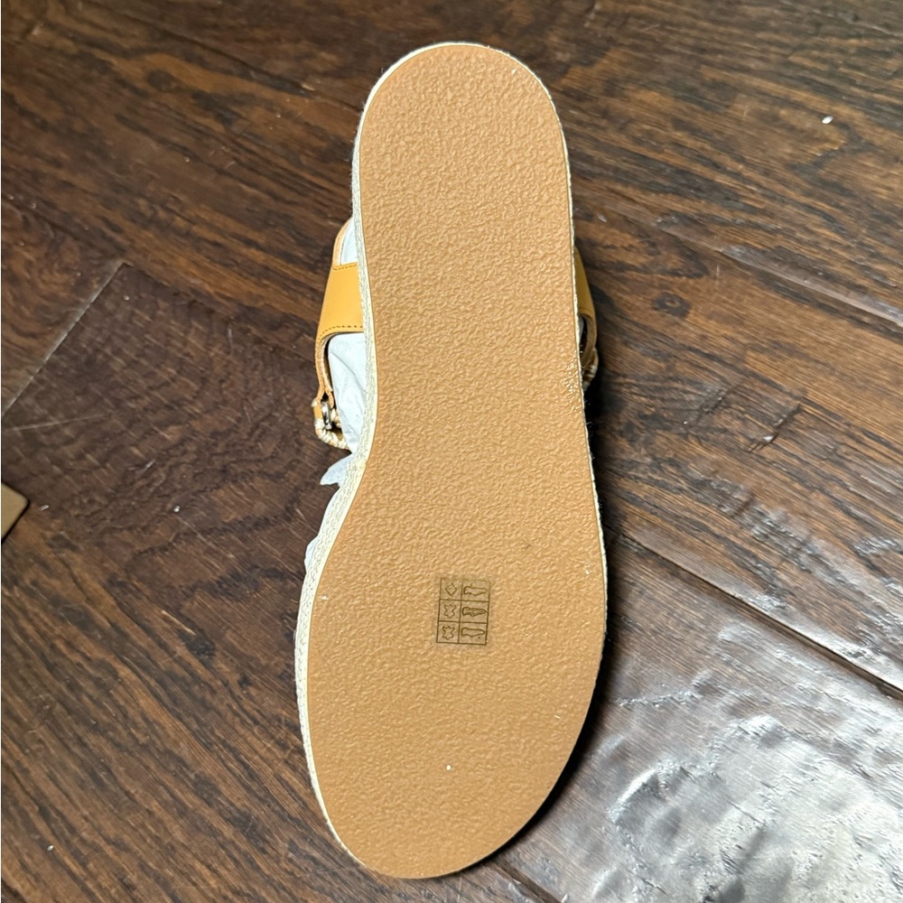 Johnny Was Raffia Embroidered Sandals - Picture 4 of 8